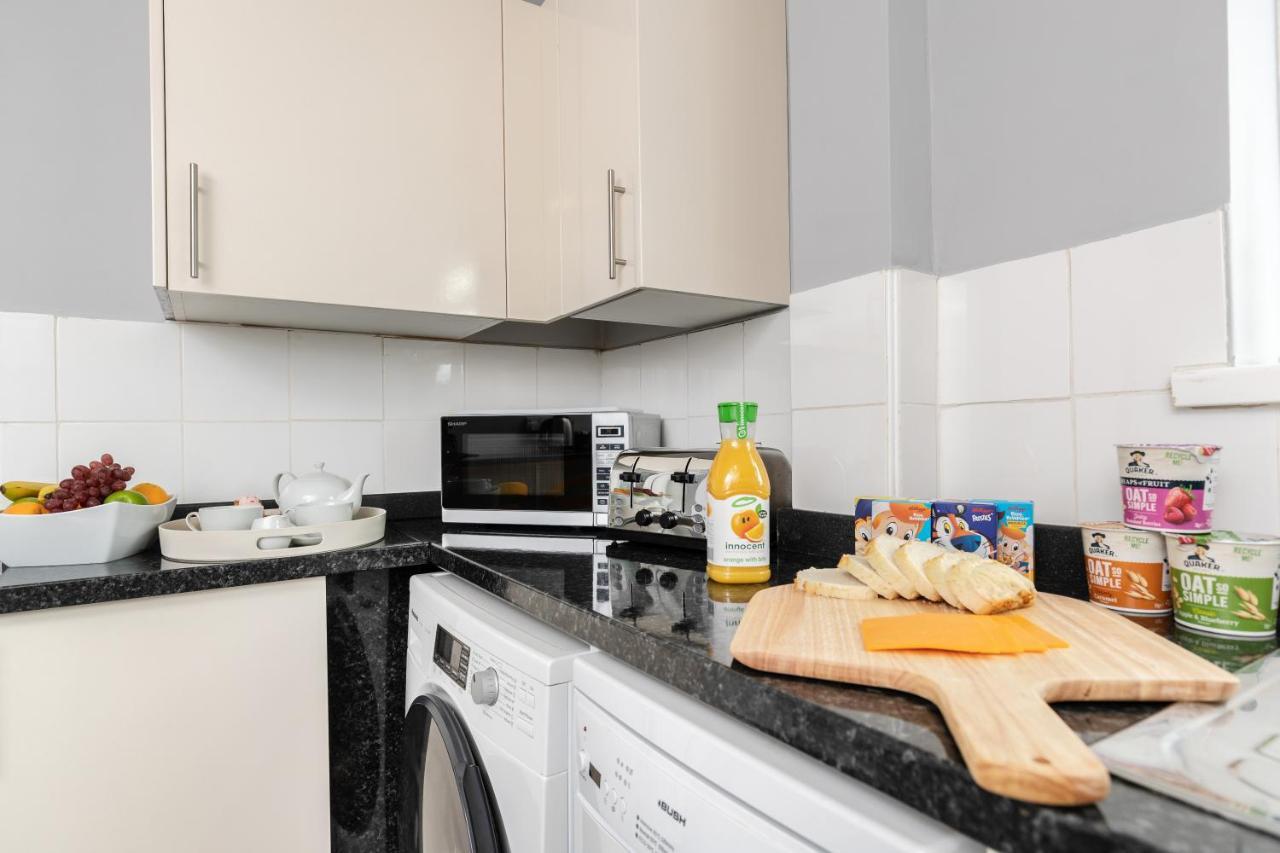 Taylor House Contractors Welcome Off Street Parking For Vans Durham Dış mekan fotoğraf